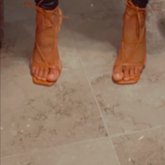 Brown square toe strapped heels - Picture 4 of 4